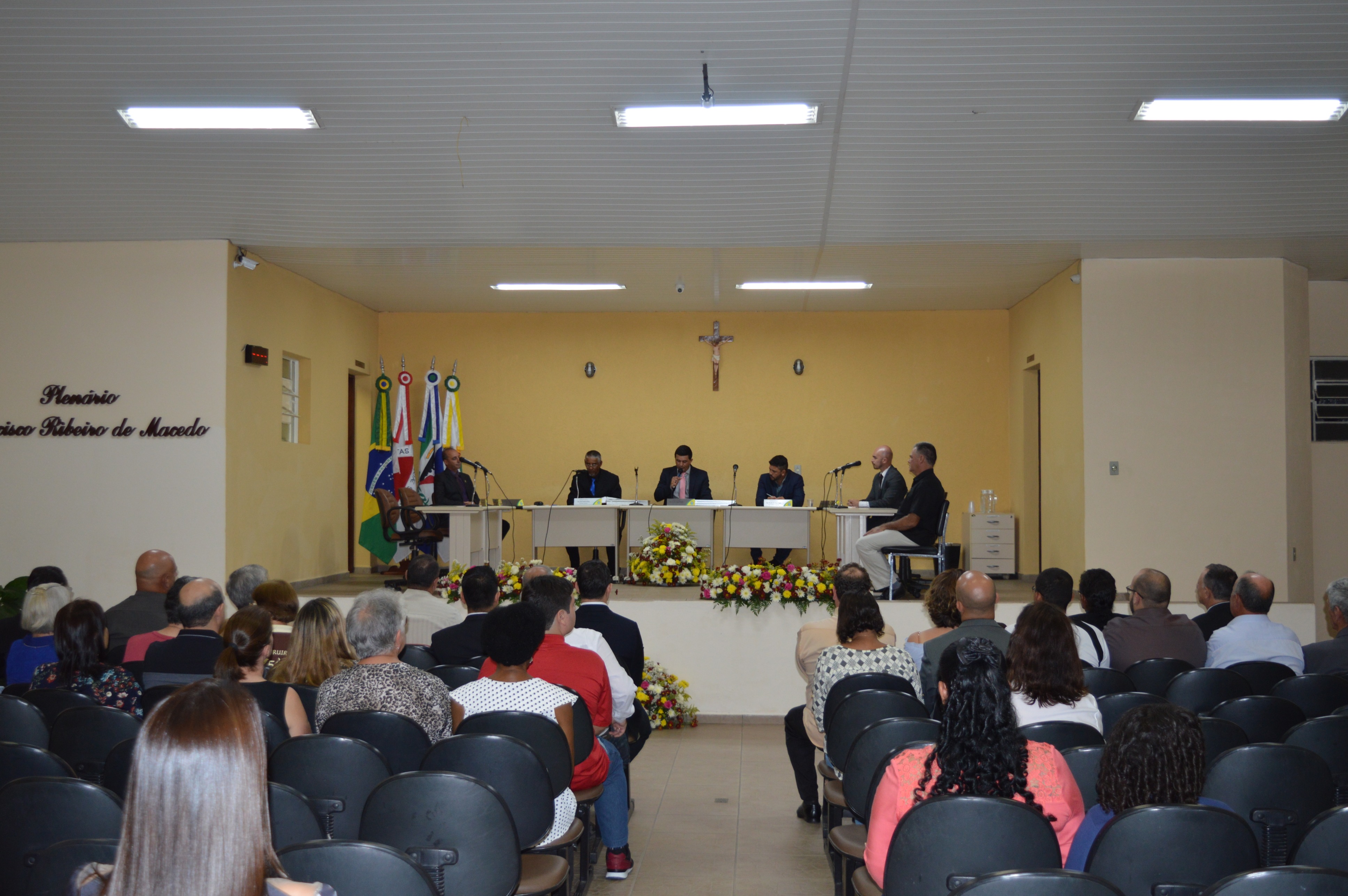 Entrega de títulos no aniversário da cidade em 2018