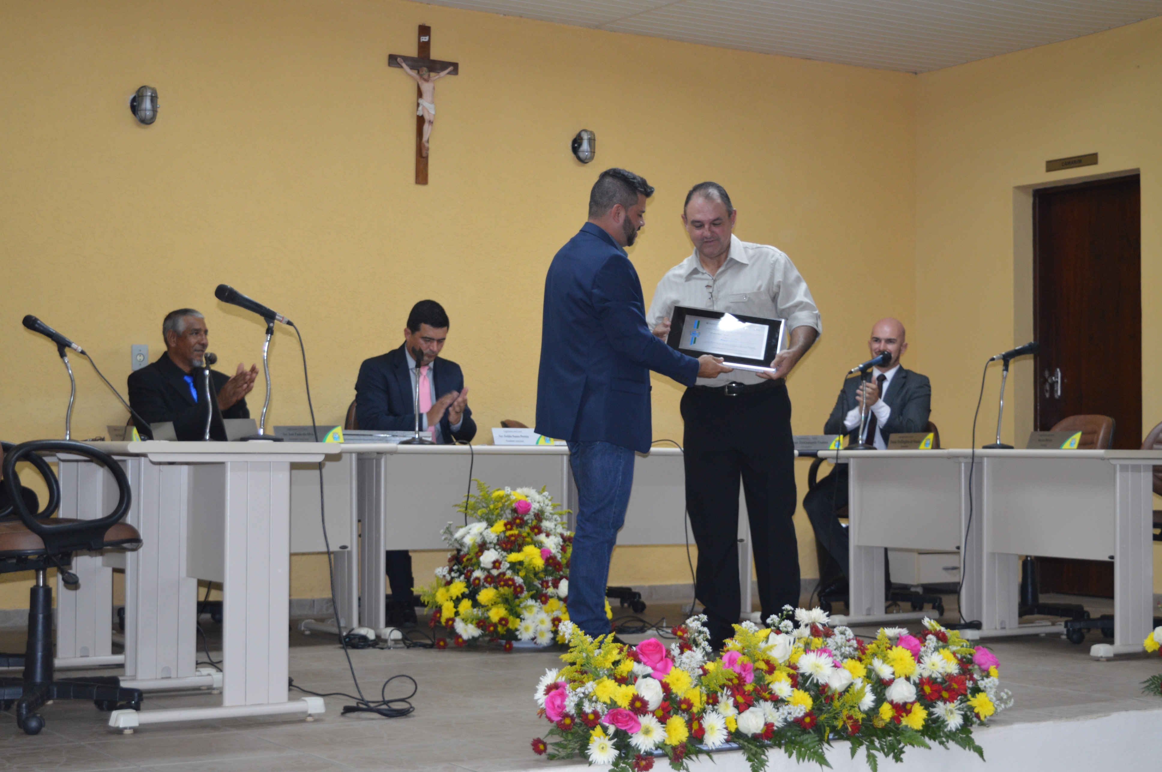 Entrega de títulos no aniversário da cidade em 2018