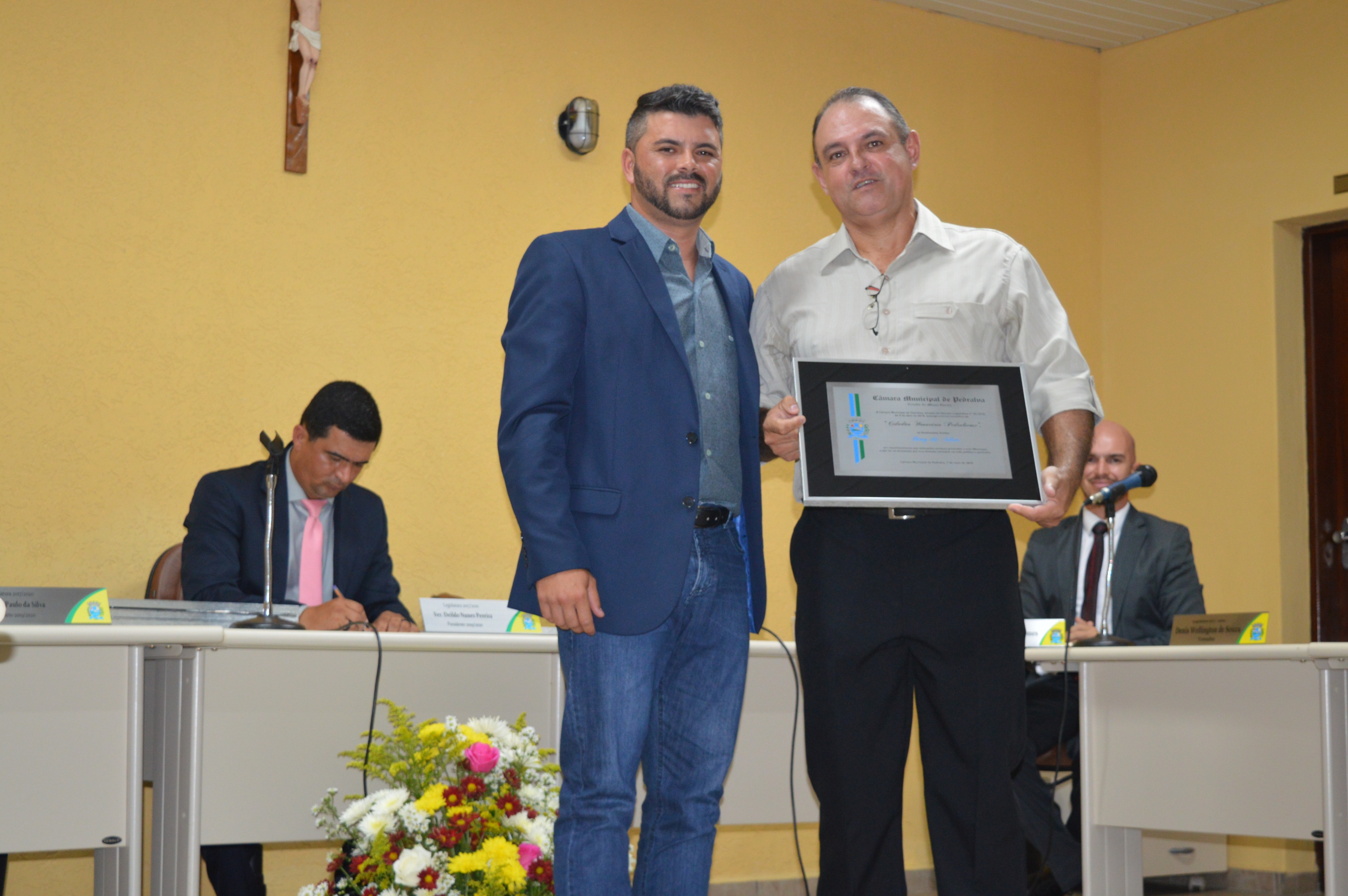 Entrega de títulos no aniversário da cidade em 2018