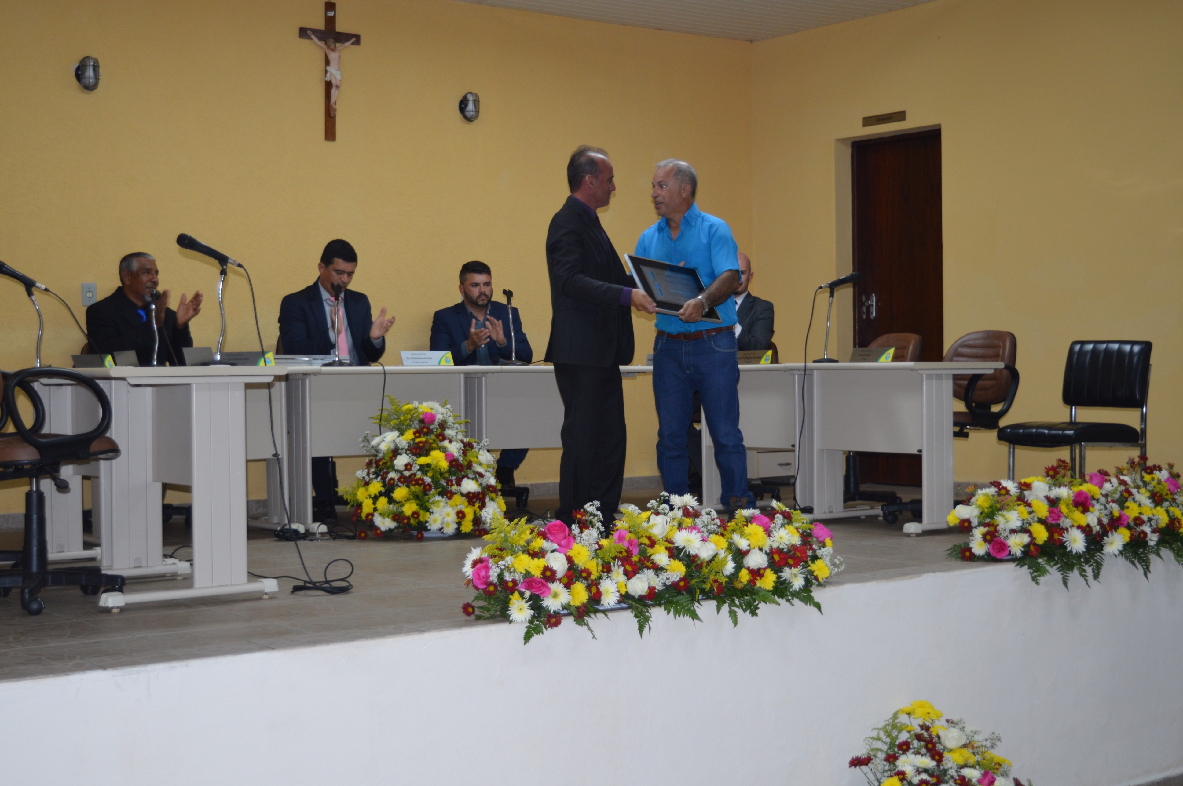 Entrega de títulos no aniversário da cidade em 2018