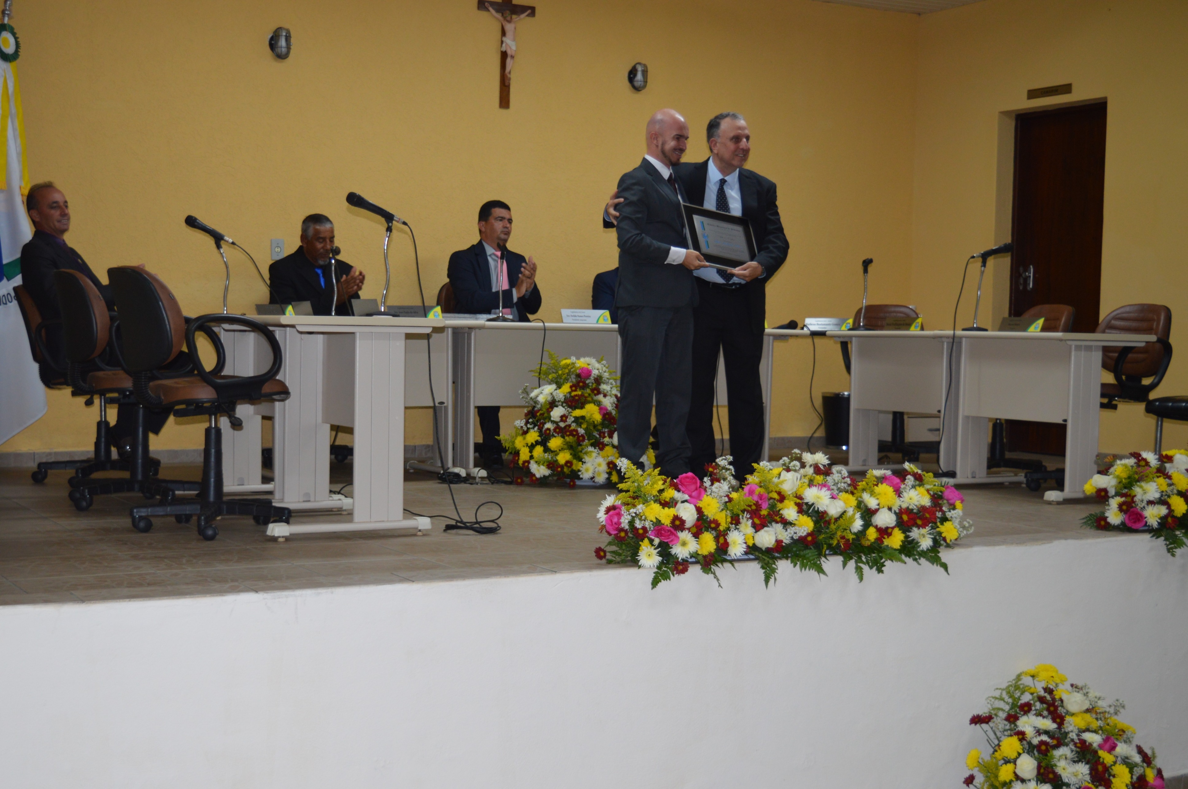 Entrega de títulos no aniversário da cidade em 2018