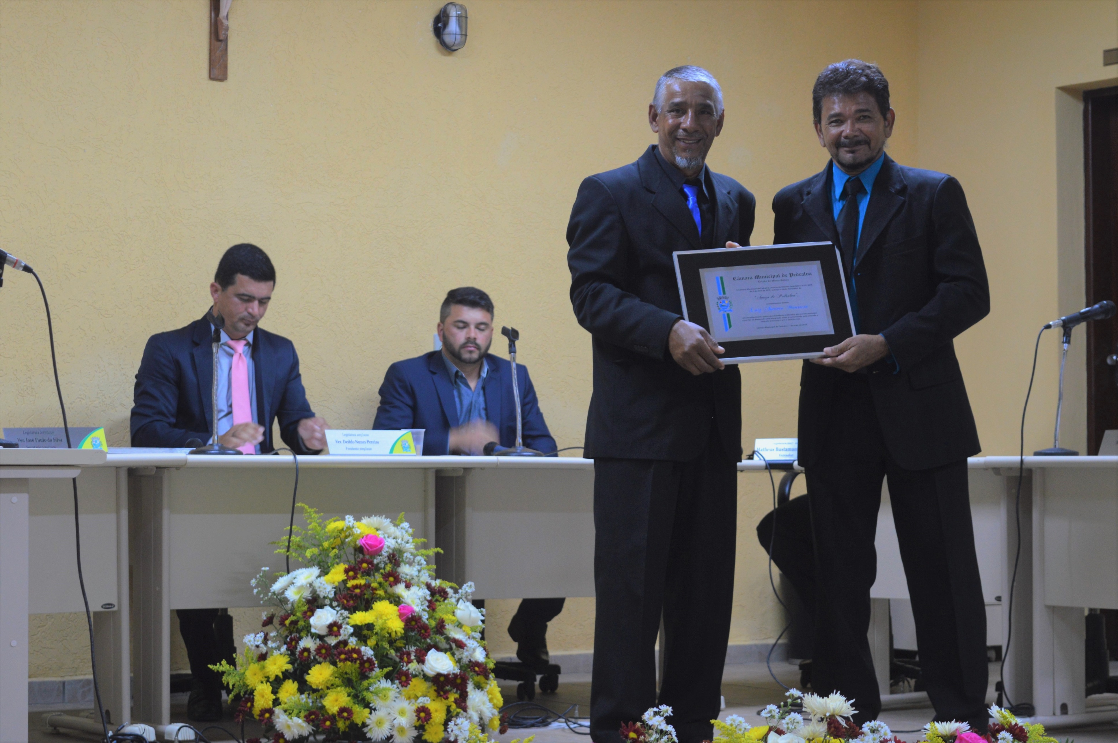 Entrega de títulos no aniversário da cidade em 2018