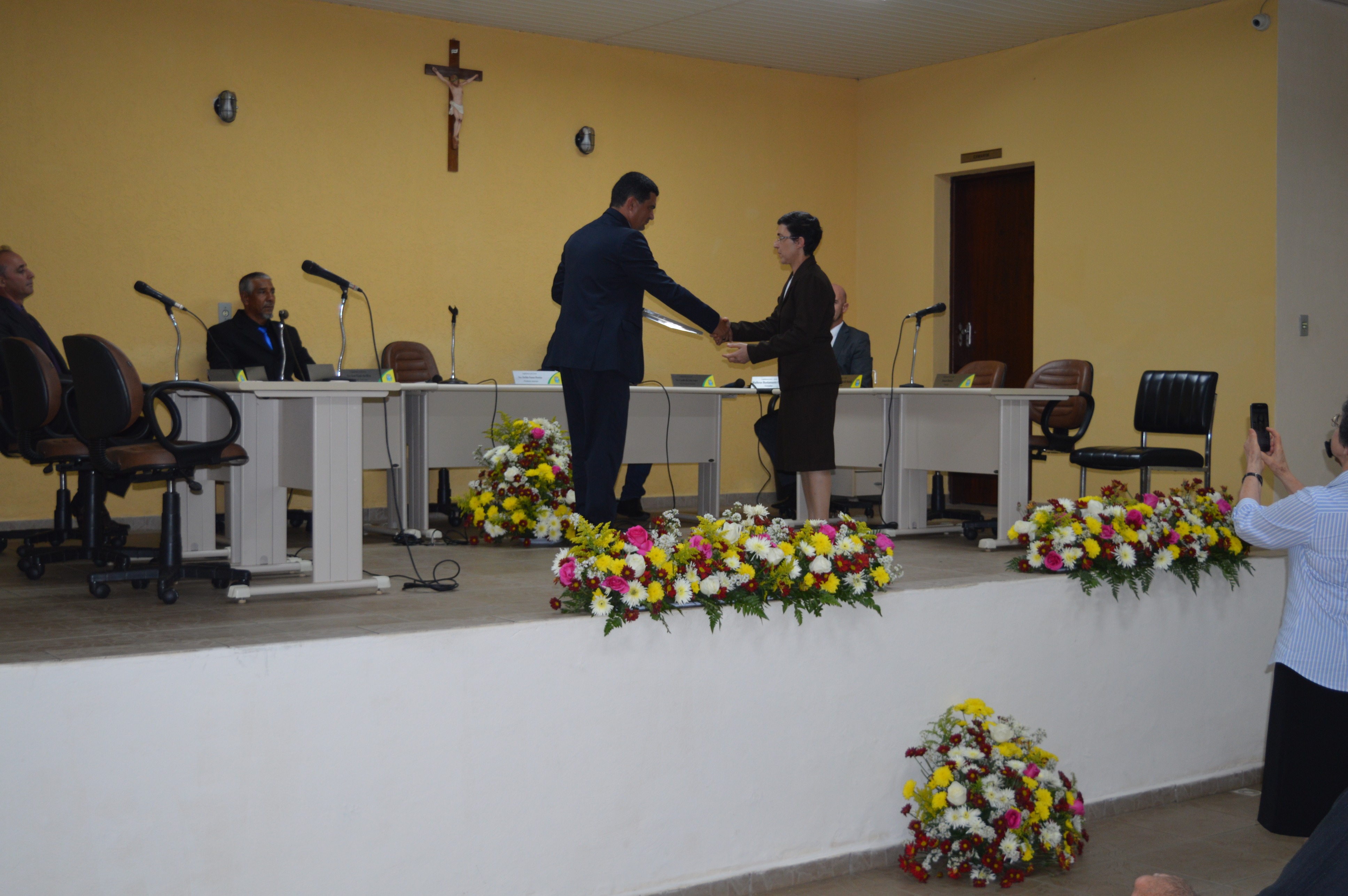 Entrega de títulos no aniversário da cidade em 2018