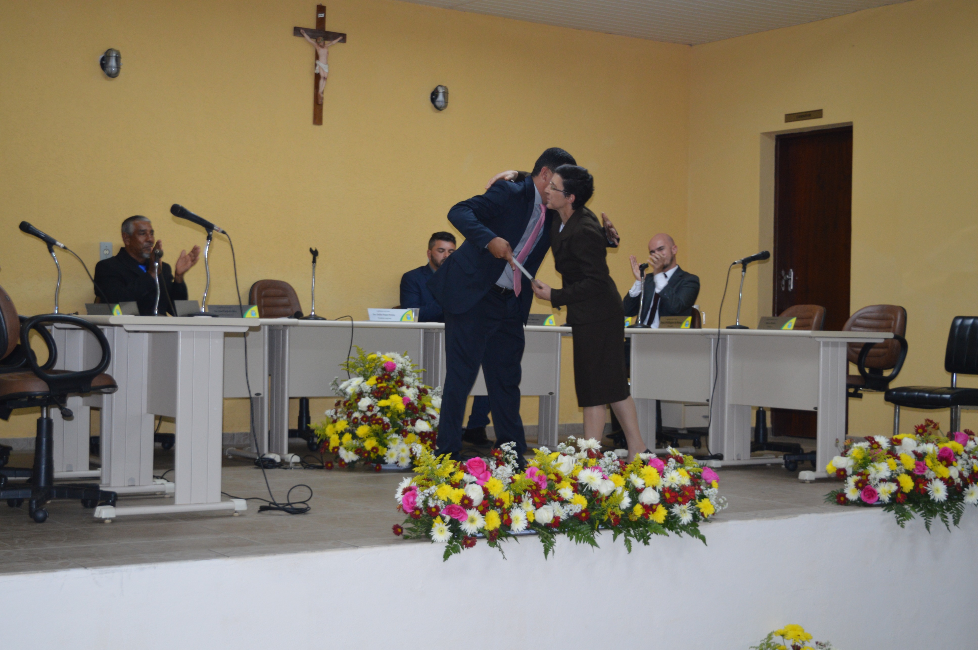 Entrega de títulos no aniversário da cidade em 2018
