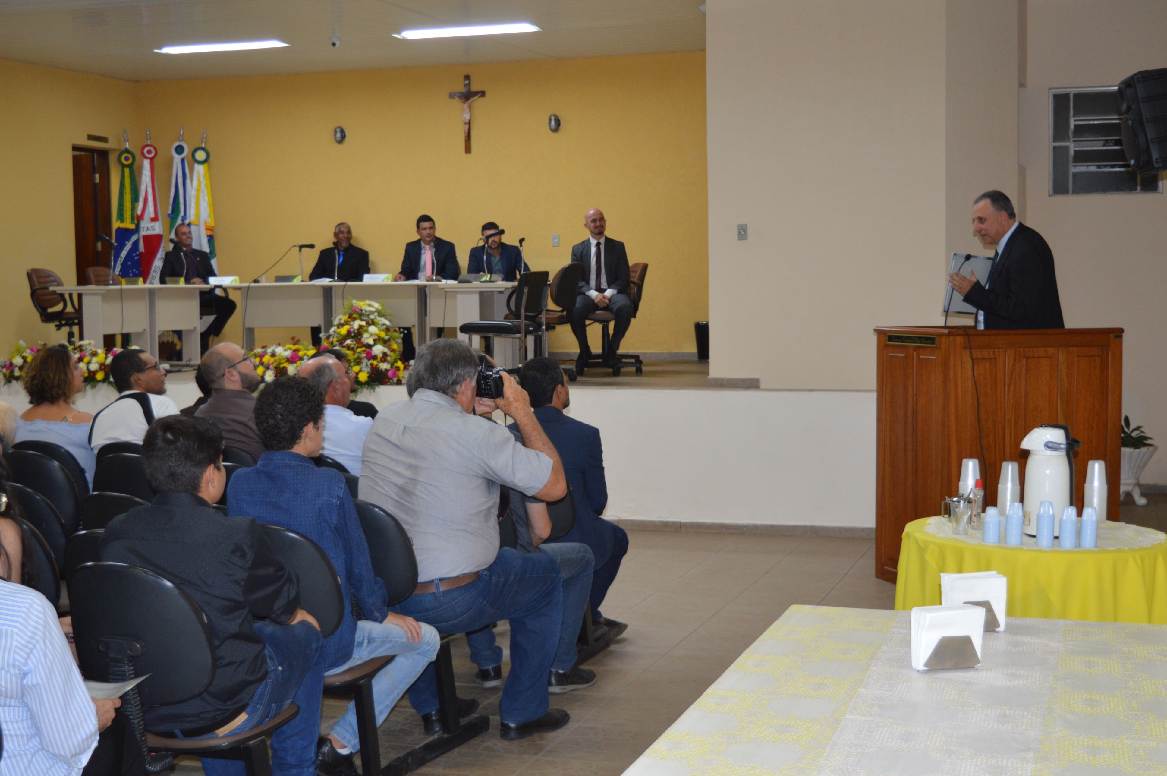 Entrega de títulos no aniversário da cidade em 2018