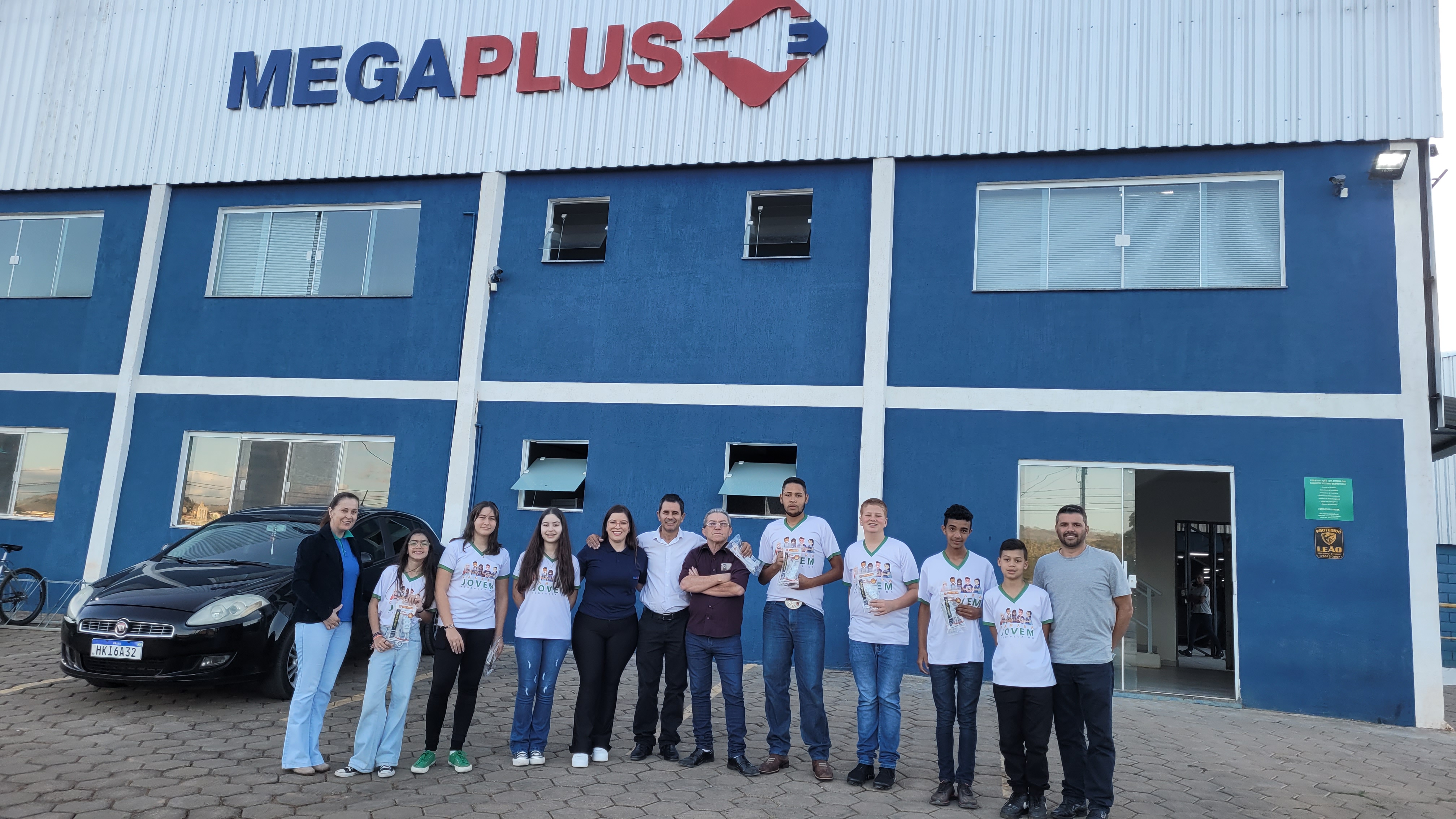Alunos/Vereadores Jovens visitam o Prefeito Municipal de Pedralva e a fábrica Megaplus