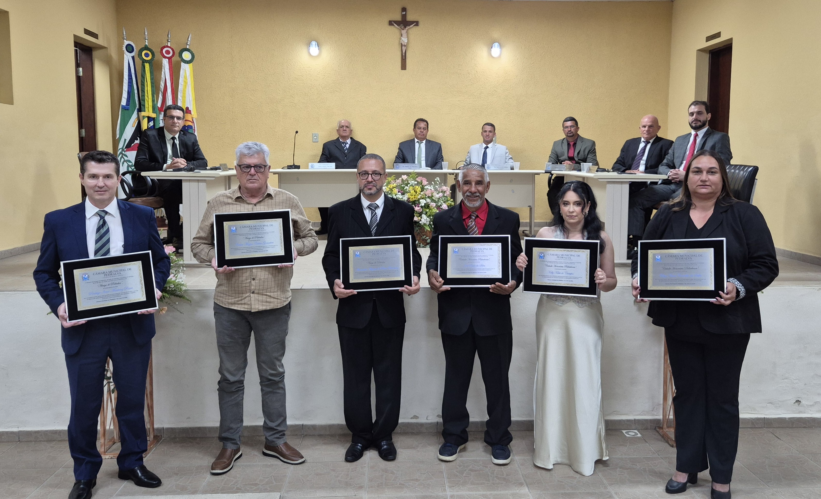 Câmara Municipal de Pedralva realiza Sessão Solene de entrega de títulos honoríficos