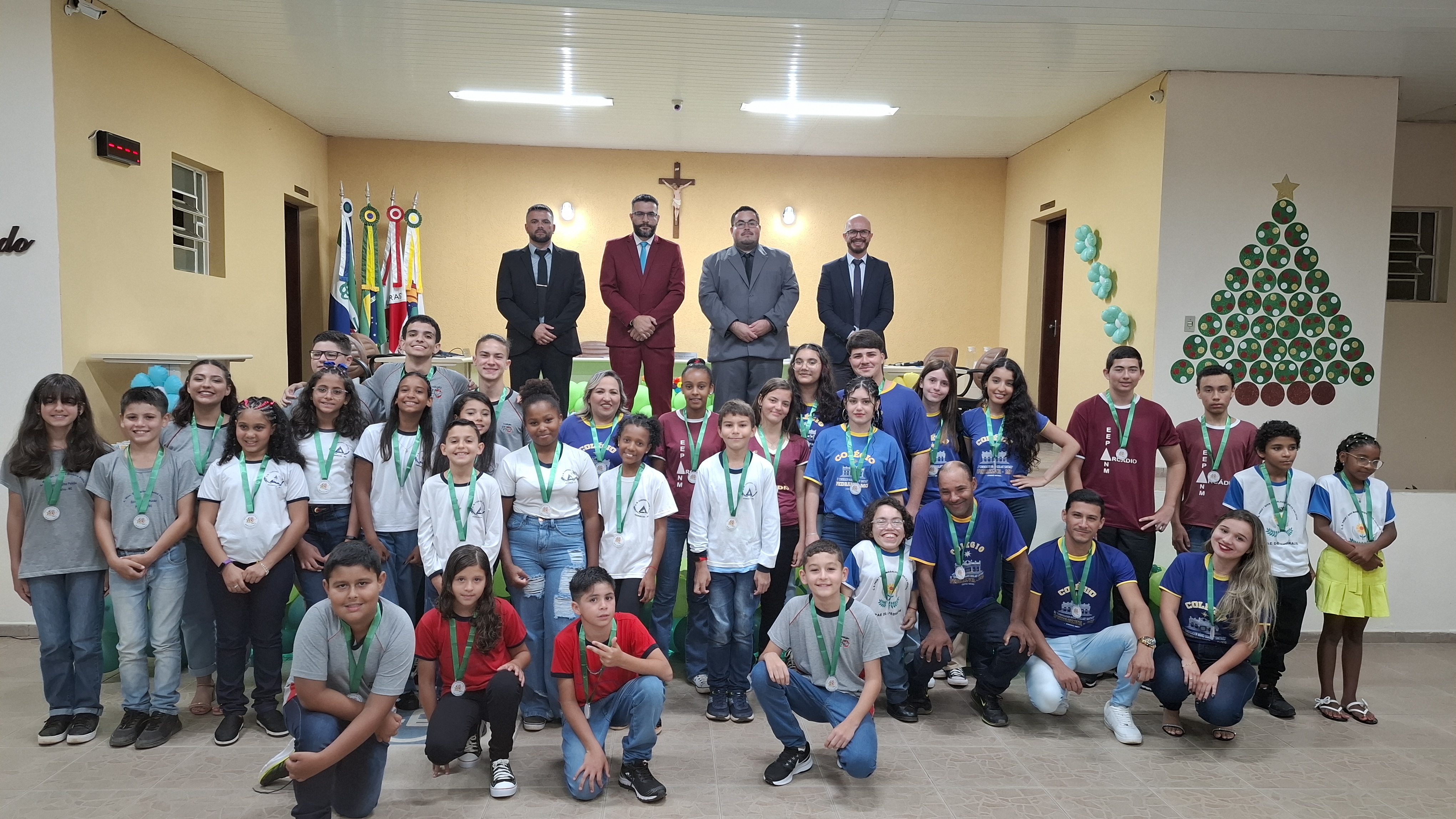 Realizada Sessão Solene para entrega da Medalha "Aluno Nota 10"